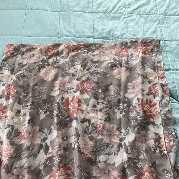 Scarf - Picture 2 of 4